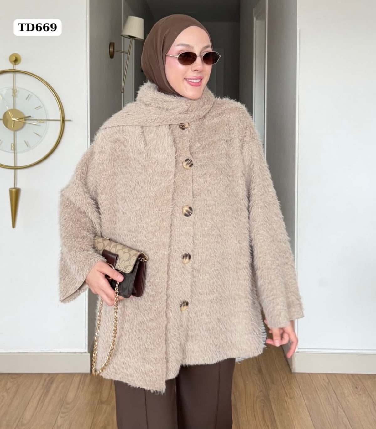 Peluş Hırka ve Atkı Kombini